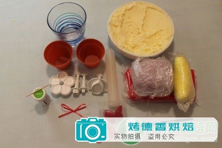 如何制作纸杯蛋糕鲜花盆栽