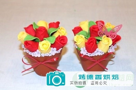 如何制作纸杯蛋糕鲜花盆栽