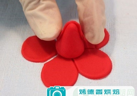 如何制作纸杯蛋糕鲜花盆栽