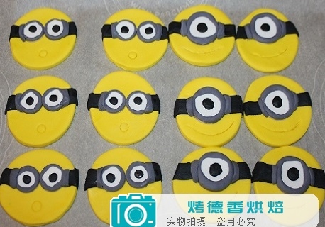 纸杯蛋糕可爱小黄人翻糖装饰制作方法