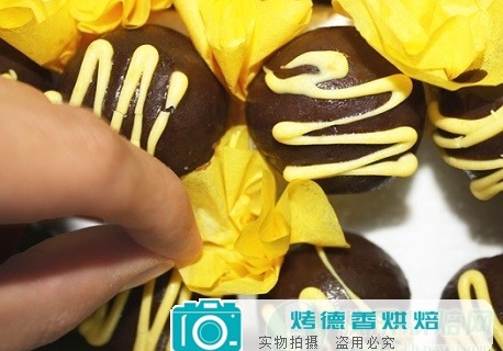 教你用棒棒糖蛋糕制作节日蛋糕