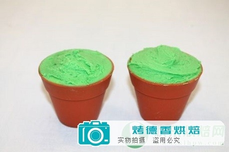 如何制作纸杯蛋糕鲜花盆栽