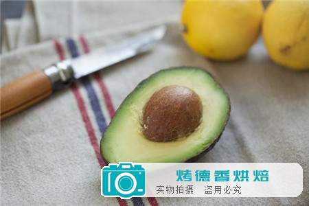 如何让牛油果不变黄？