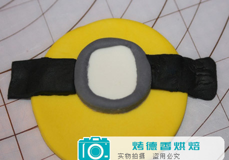 纸杯蛋糕可爱小黄人翻糖装饰制作方法