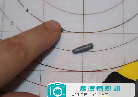 纸杯蛋糕可爱小黄人翻糖装饰制作方法