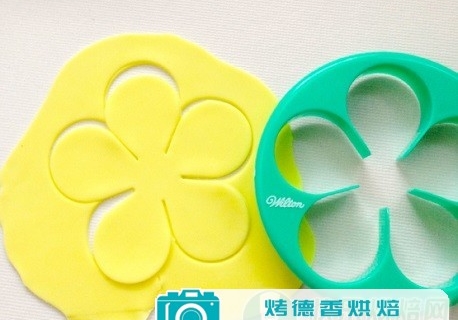 如何制作渐变褶边蛋糕