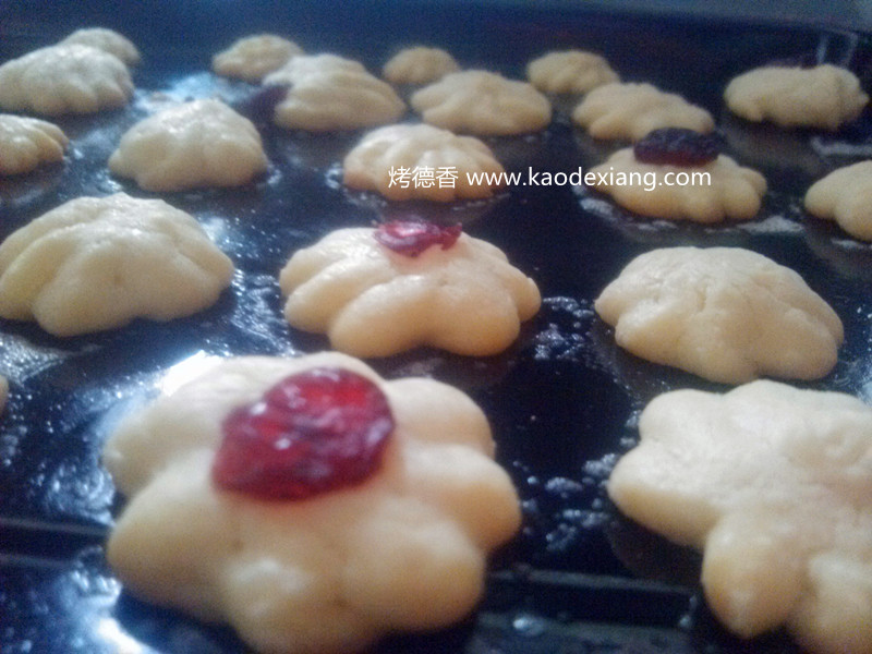吃货电烤箱食谱：制作蔓越莓黄油曲奇的食谱[为什么曲奇花纹消失]