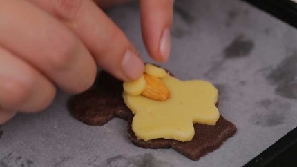 烘焙食谱初级：抱抱杏仁松鼠曲奇制作方法