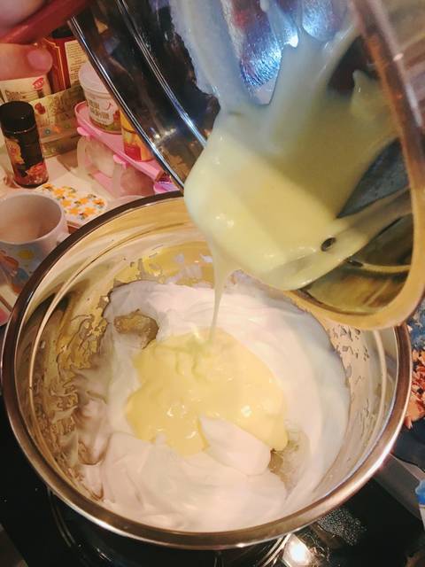 我是一只小黄鸭~嘎嘎嘎~小黄鸭蛋糕烘焙食谱