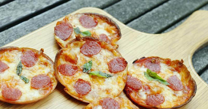 你能一口吃几个披萨？我能一口十个！嘿嘿嘿