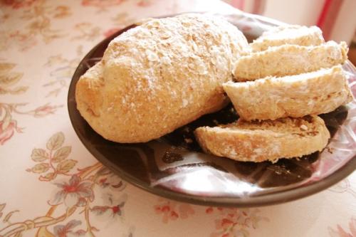 为什么刚出炉的面包凉后就变干了?