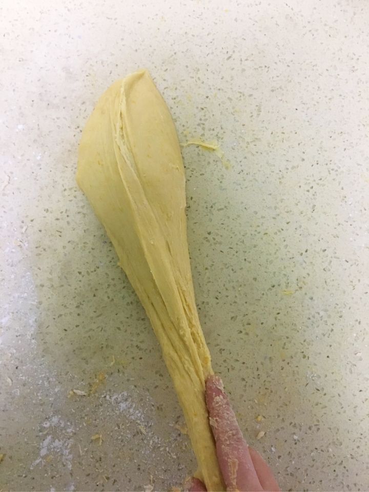 如何不用面包机也能揉面团出手套膜？