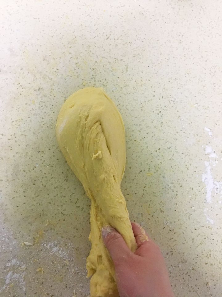 如何不用面包机也能揉面团出手套膜？