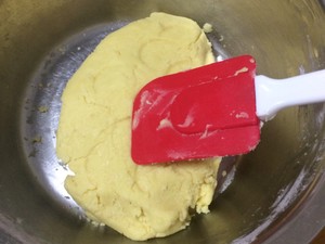 抱杏仁的呆萌小光头饼干制作方法