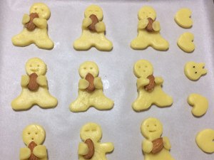抱杏仁的呆萌小光头饼干制作方法