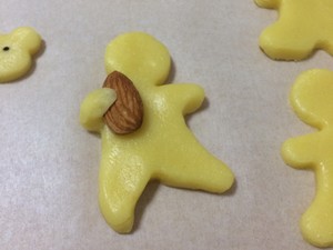 抱杏仁的呆萌小光头饼干制作方法
