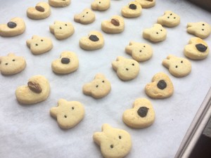 抱杏仁的呆萌小光头饼干制作方法