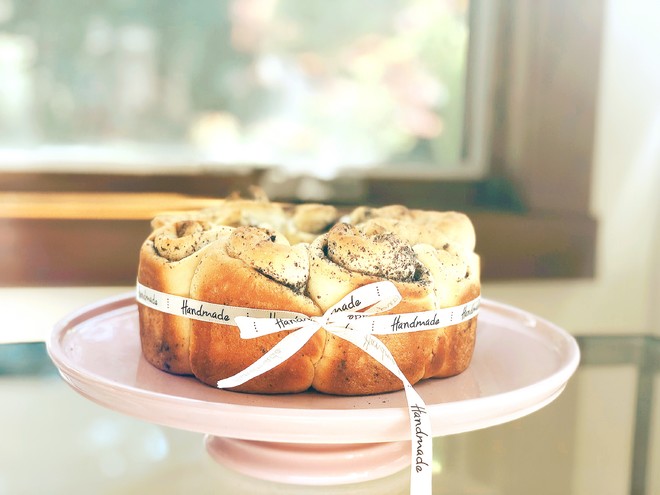 黑芝麻碧根果花朵面包 制作方法