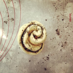 黑芝麻碧根果花朵面包 制作方法