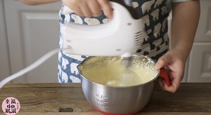 全蛋法打发原味海绵杯子蛋糕制作方法