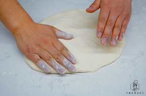 不用出膜一样好吃:免揉面包 制作方法