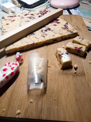 蔓越莓花生牛轧糖制作方法