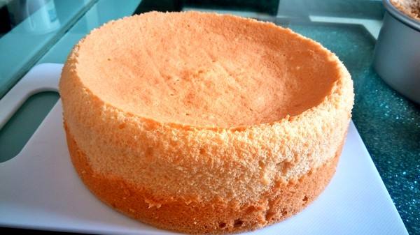戚风蛋糕为什么会凹陷的三大原因，看完作出完美戚风蛋糕！