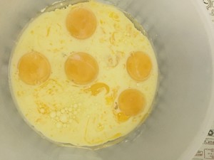 彩虹蛋糕卷胚 制作方法