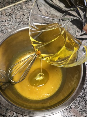 酸奶戚风蛋糕 制作方法