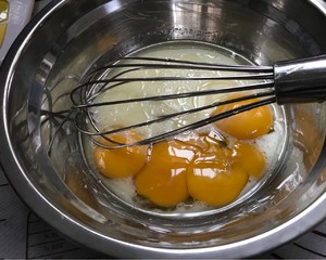 8寸椰子粉戚风蛋糕 制作方法