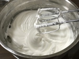 8寸椰子粉戚风蛋糕 制作方法