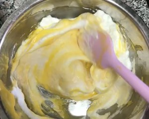 酸奶戚风蛋糕 制作方法