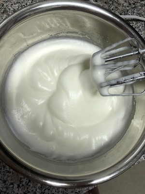 酸奶戚风蛋糕 制作方法