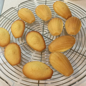 清爽松软的柠檬马德琳 制作方法