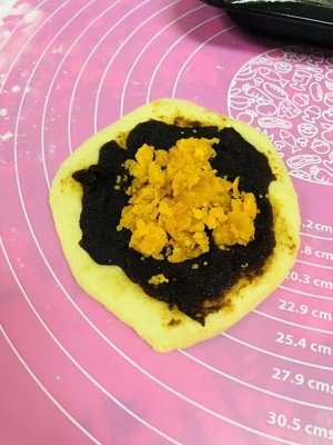 咸蛋黄红豆沙面包 制作方法