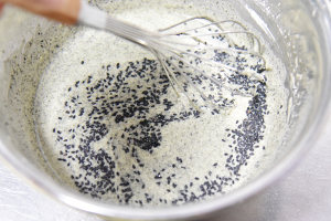 黑芝麻戚风蛋糕  制作方法