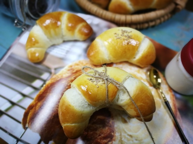 奶香牛角面包 制作方法