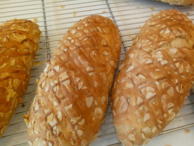 杏仁黑麦面提子面包 制作方法