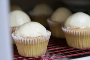 萌萌哒小兔子cupcake 制作方法