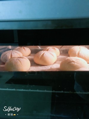 南瓜?咸蛋黄肉松麻薯软欧包?  制作方法