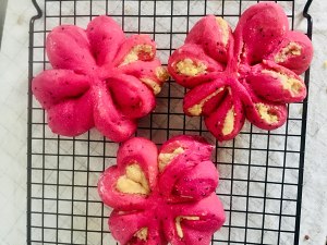 天然娇气红的火龙果面包  制作方法