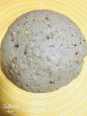 杂粮坚果全麦软欧包  制作方法