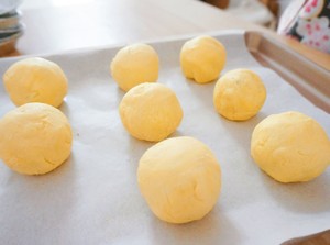 【懒人版】超详细快手蛋黄酥 制作方法