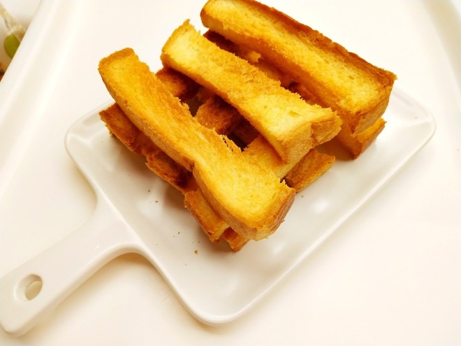 咔擦咔擦脆的黄油吐司条  制作方法