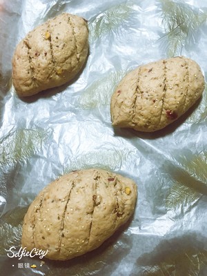 杂粮坚果全麦软欧包  制作方法