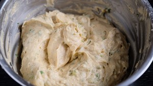 甜中微咸的精品，葱油磅蛋糕  制作方法