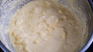 甜中微咸的精品，葱油磅蛋糕  制作方法