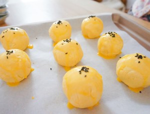 【懒人版】超详细快手蛋黄酥 制作方法