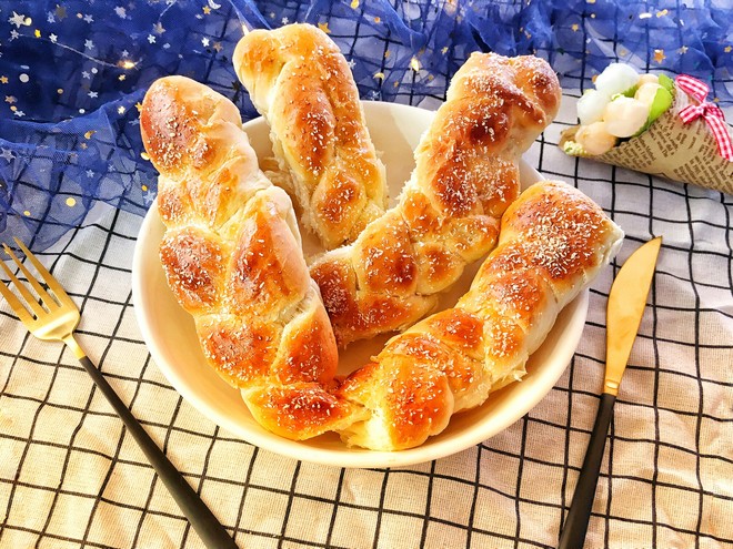 椰奶香辫子包 制作方法