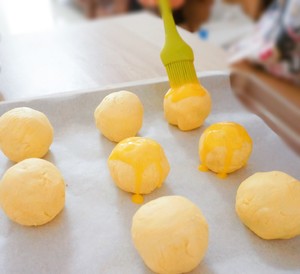 【懒人版】超详细快手蛋黄酥 制作方法